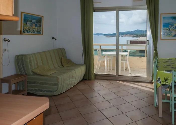 Le Lavandou, T2 Avec Terrasse Vue Et Parking, 4 Pers. - Fr-1-803-82 Apartman